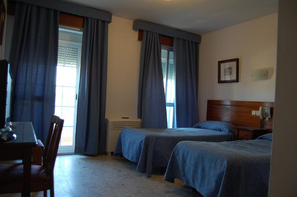 Hotel Marina Victoria Алхесирас Стая снимка