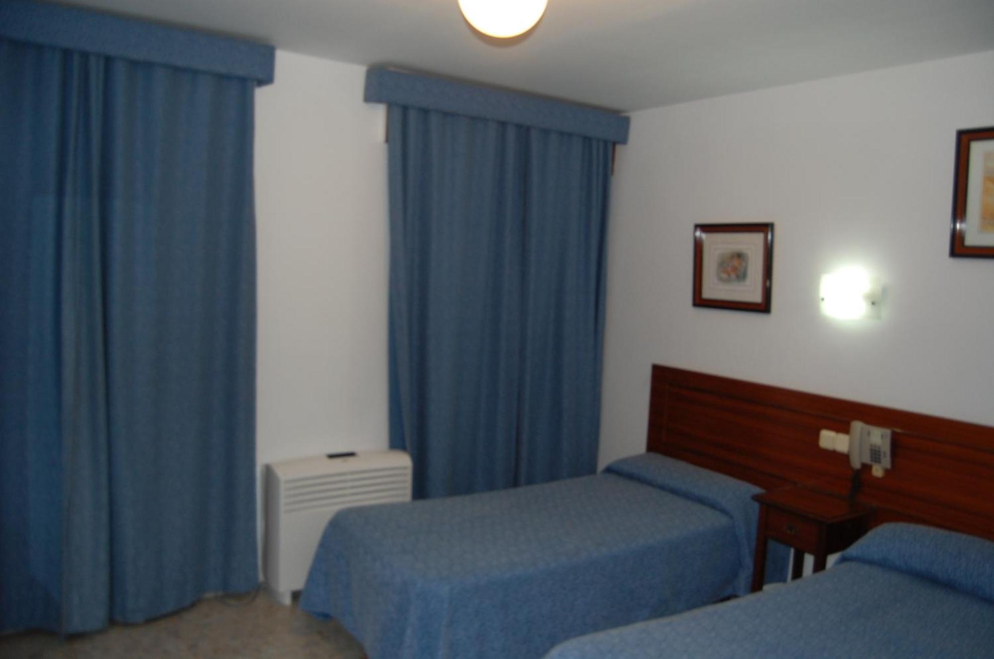 Hotel Marina Victoria Алхесирас Екстериор снимка