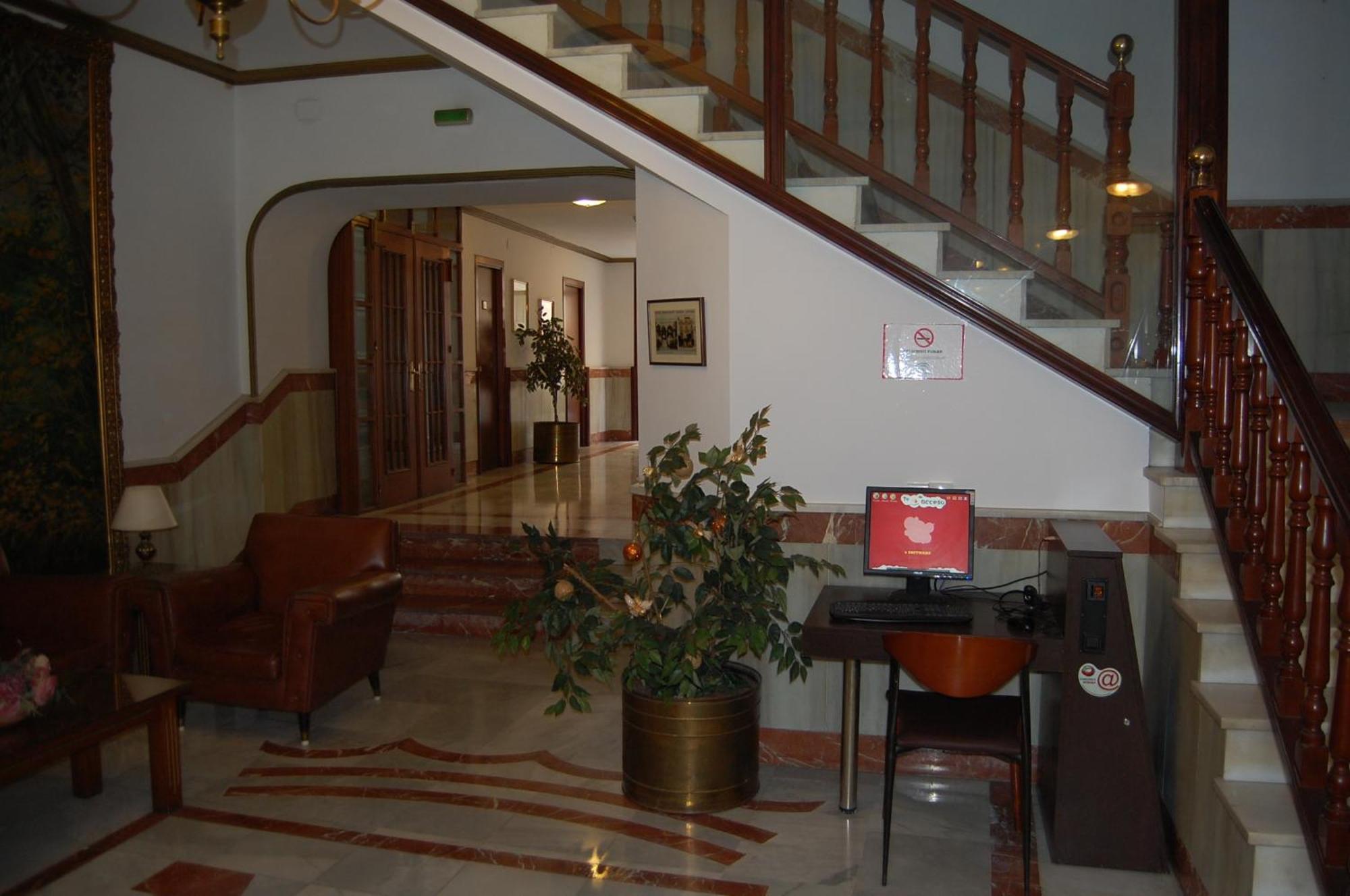 Hotel Marina Victoria Алхесирас Екстериор снимка
