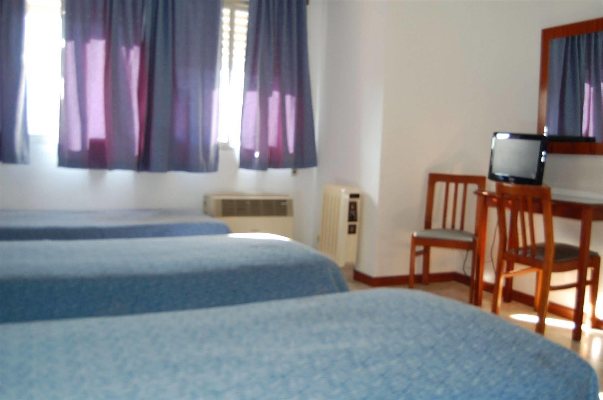 Hotel Marina Victoria Алхесирас Екстериор снимка